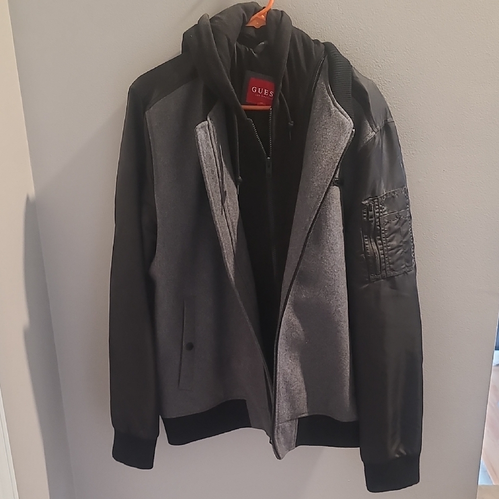 GUESS Men's Gray and Black Jacket